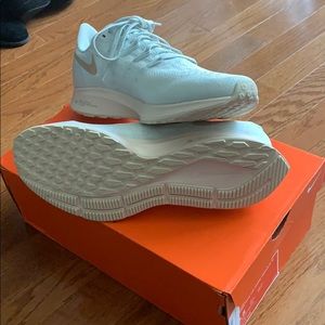 NIKE AIR ZOOM PEGASUS 36 - SIZE 9.5 WOMENS